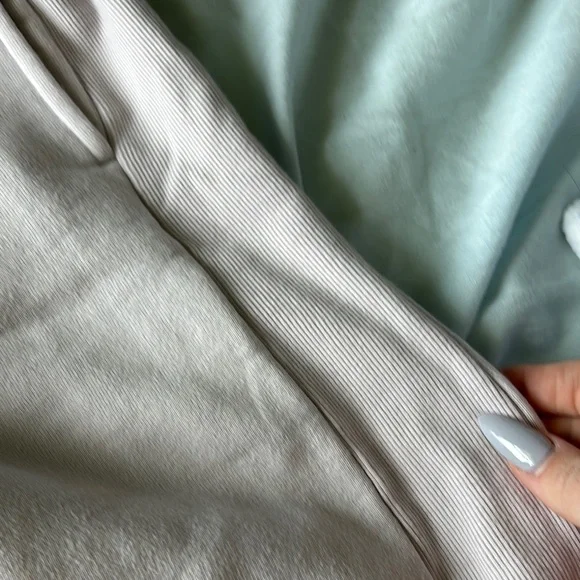 Aritzia Cream Track Pants Relaxed Fit Joggers - Picture 3 of 3